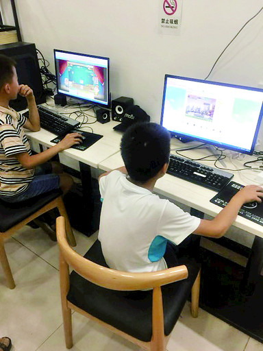 奶茶店成"网吧",小学生躲在店里打游戏 执法人员:已和负责人沟通,劝其