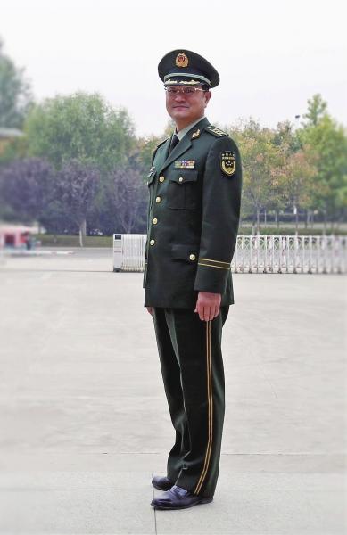 服装和标志服饰正式启用,原公安消防部队,武警森林部队和警种学院人员