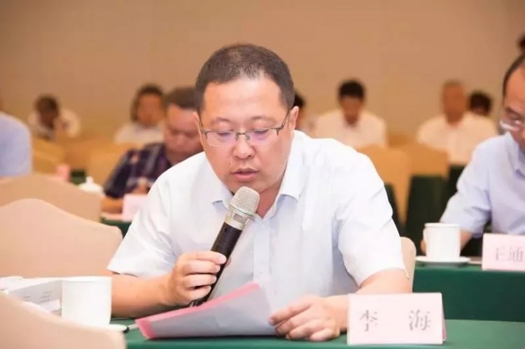 14,中国二冶集团常务副总裁  李海:马书记,郭市长,各位领导朋友们下午