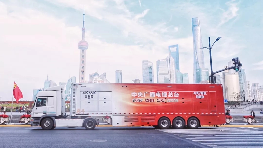 2辆4k/8k超高清转播车,7辆卫星车,分布在各个场馆,街道,港口,景区,400