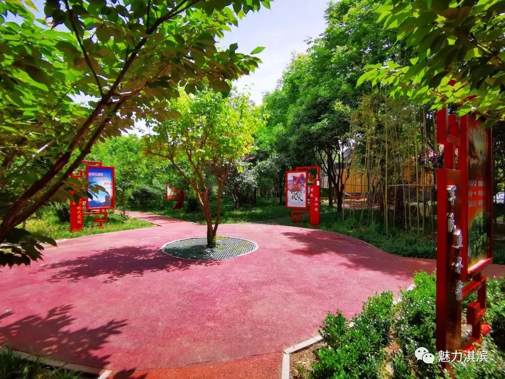 鹤壁新区街心公园海棠园一座城市街头的双拥游园