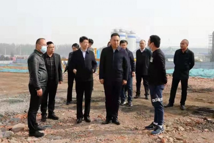 山城区关越调研重点项目建设工作