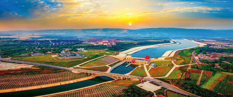 图为淅川县南水北调中线渠首. 本报资料图片.jpg