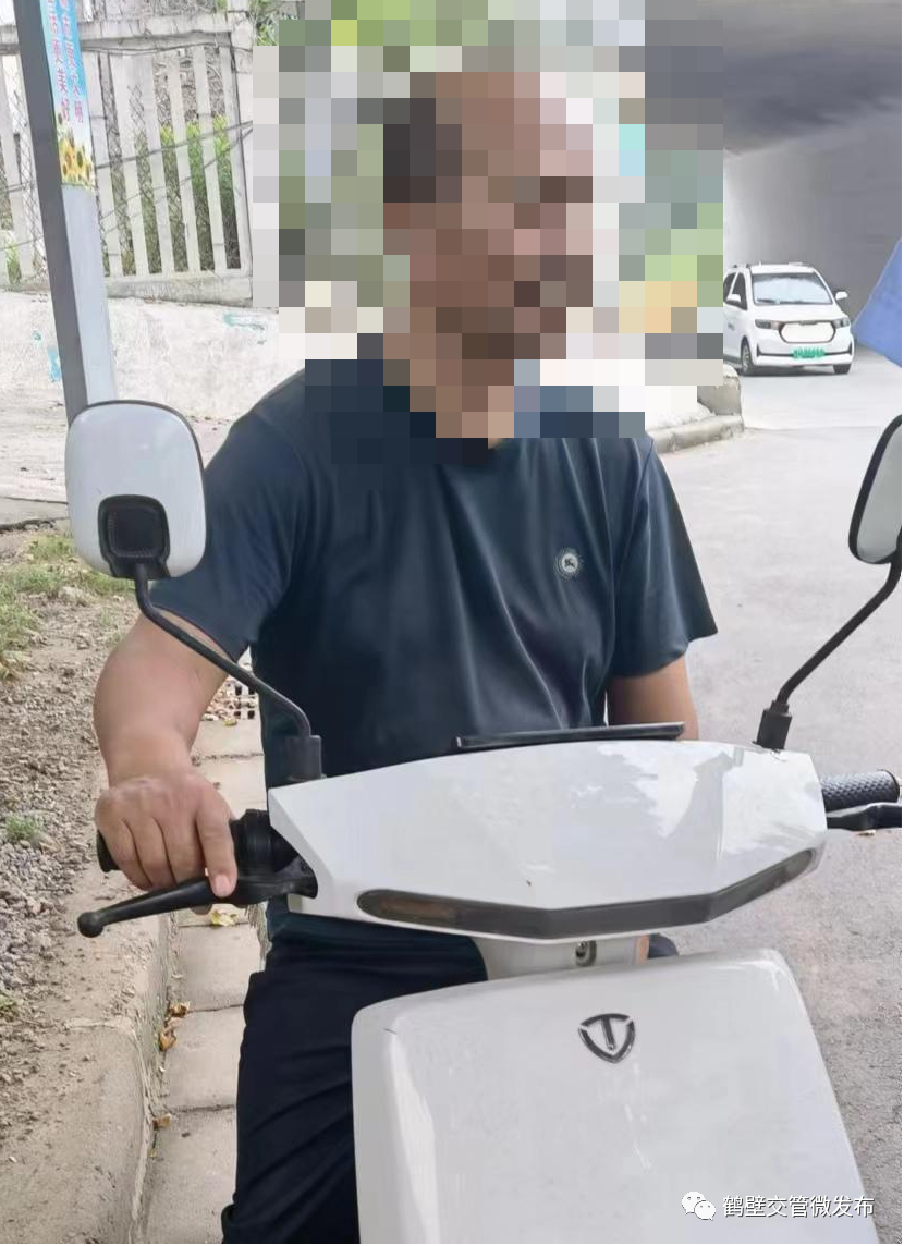 姓名:刘*锋身份证号:410621********3510违法地点:泰山路与闽江路交叉